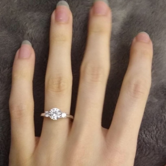 925 Sterling Silver CZ Anniversary Ring SZ 5 - Picture 2 of 8